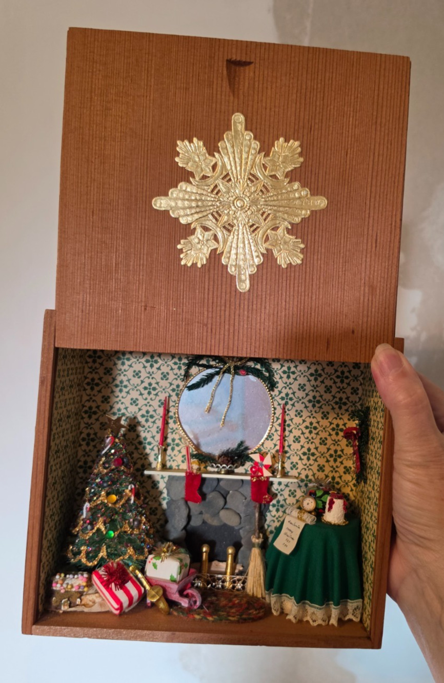 Diorama Tiny Treasures Mini Minds LTD Christmas Box
